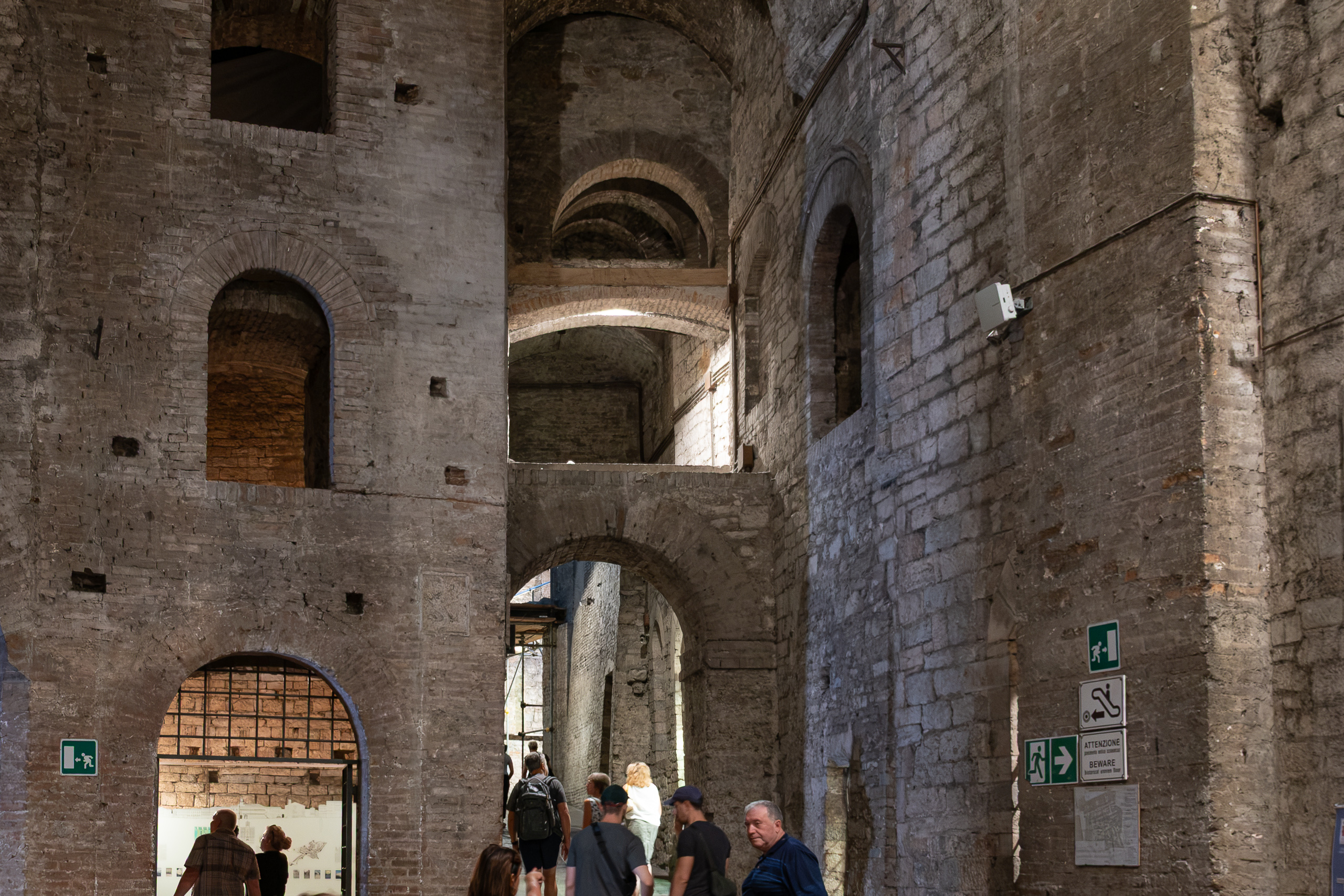 Rocca Paolina – Gassen und Gewölbe der unterirdischen Stadt